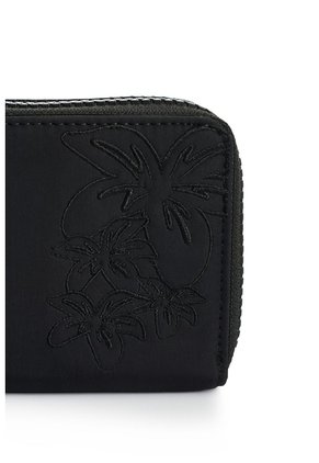 Billetera En Lona Para Mujer Rush Floral Billetera En Lona Para Mujer Rush Floral Negro FLY UP