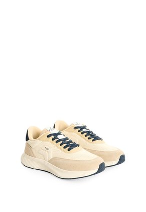 Tenis En Lona Y Carnaza Para Hombre Spirited Craft 2.0 Tenis En Lona Y Carnaza Para Hombre Spirited Craft 2.0 Crema 42 FLY UP