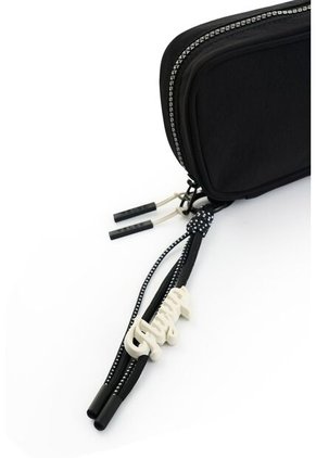 Cosmetiquera Line 1.0 Para Mujer Fly Up Cosmetiquera Line 1.0 Para Mujer Fly Up Negro FLY UP