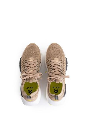 Tenis Flyknit Para Mujer Fly Up Tenis Flyknit Para Mujer Fly Up Arena 35 FLY UP
