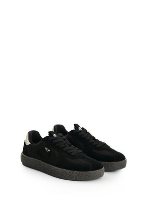 Tenis En Lona Y Gamuza Para Hombre Nomad 2 2.0 Tenis En Lona Y Gamuza Para Hombre Nomad 2 2.0 Negro 45 FLY UP