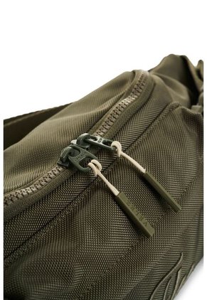 Riñonera Stripes 2.0 Para Hombre Fly Up Riñonera Stripes 2.0 Para Hombre Fly Up Verde Oliva FLY UP