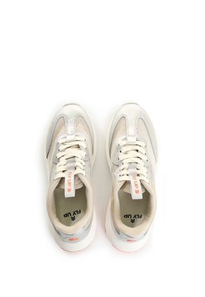 Tenis De Cuero Y Malla Para Mujer Fibermesh Fly Up Tenis De Cuero Y Malla Para Mujer Fibermesh Fly Up Blanco 37 FLY UP
