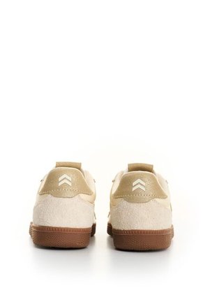 Tenis Sparkle Shimmer Para Mujer Fly Up Tenis Sparkle Shimmer Para Mujer Fly Up Blanco 40 FLY UP