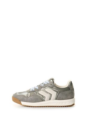 Tenis Chromia Para Mujer Fly Up Tenis Chromia Para Mujer Fly Up Plata 38 FLY UP