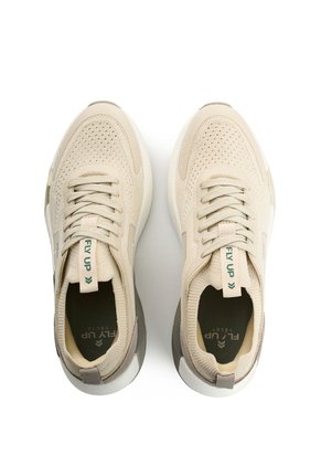 Tenis En Tejido Transpirable Y Cuero Para Mujer New Freedom 2 2.0 Tenis En Tejido Transpirable Y Cuero Para Mujer New Freedom 2 2.0 Crema 43 FLY UP