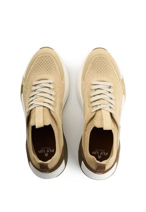 Tenis En Tejido Transpirable Y Cuero Para Mujer New Freedom 2 2.0 Tenis En Tejido Transpirable Y Cuero Para Mujer New Freedom 2 2.0 Beige 44 FLY UP