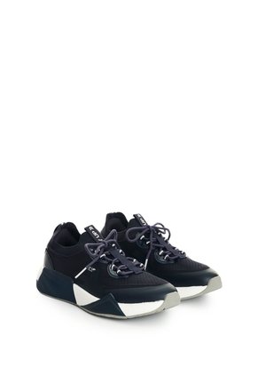 Tenis Freedom 3 2.0 Para Hombre Fly Up Tenis Freedom 3 2.0 Para Hombre Fly Up Azul Oscuro 43 FLY UP