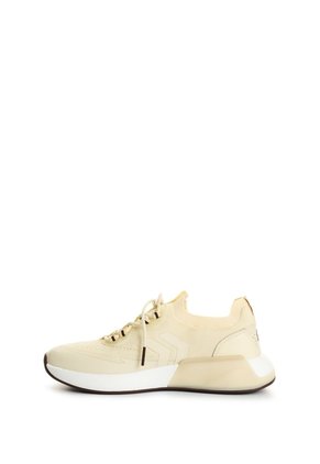 Tenis Freedom 2.0 Tejidos Para Hombre Fly Up Tenis Freedom 2.0 Tejidos Para Hombre Fly Up Arena 42 FLY UP