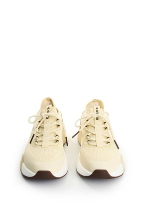 Tenis Freedom 2.0 Tejidos Para Hombre Fly Up Tenis Freedom 2.0 Tejidos Para Hombre Fly Up Arena 42 FLY UP