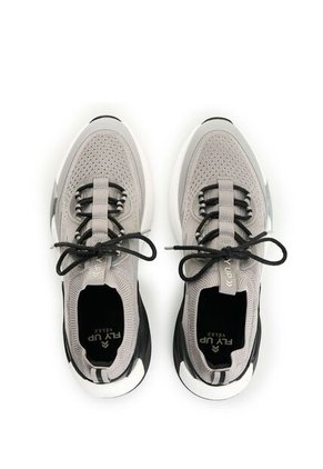 Tenis Freedom 2.0 Tejidos Para Hombre Fly Up Tenis Freedom 2.0 Tejidos Para Hombre Fly Up Gris 42 FLY UP