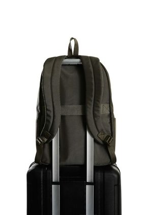 Morral Retro Star Para Hombre Fly Up Morral Retro Star Para Hombre Fly Up Verde Oliva FLY UP