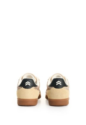 Tenis Sparkle De Cuero Para Mujer Fly Up Tenis Sparkle De Cuero Para Mujer Fly Up Beige 38 FLY UP