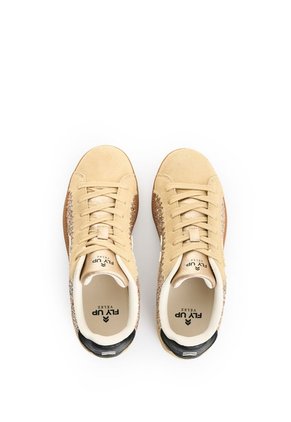 Tenis Sparkle De Cuero Para Mujer Fly Up Tenis Sparkle De Cuero Para Mujer Fly Up Beige 38 FLY UP