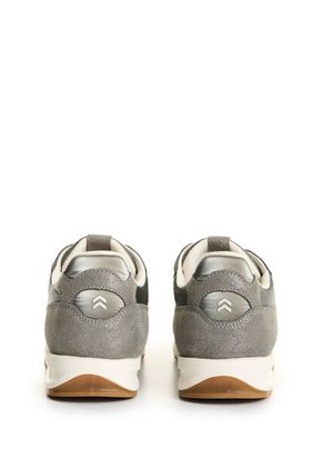 Tenis Chromia Para Mujer Fly Up Tenis Chromia Para Mujer Fly Up Plata 39 FLY UP