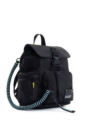 Morral Fly Up Move Para Mujer Detalle Contraste Morral Fly Up Move Para Mujer Detalle Contraste Negro FLY UP