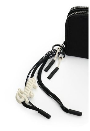 Billetera Pararell 1.0 Para Mujer Fly Up Billetera Pararell 1.0 Para Mujer Fly Up Negro FLY UP