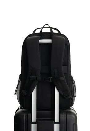 Morral De Lona Hiker Para Hombre Fly Up Morral De Lona Hiker Para Hombre Fly Up Negro FLY UP