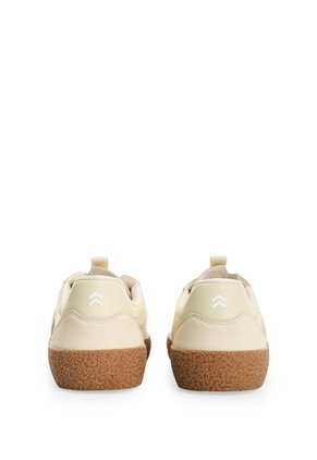 Tenis Nomad 2.0 Para Hombre Fly Up Tenis Nomad 2.0 Para Hombre Fly Up Beige 46 FLY UP