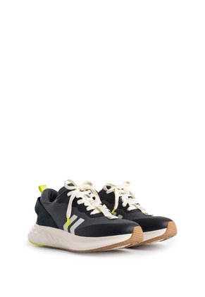 Tenis Fly Up Spirited 2.0 En Textil Y Cuero Para Hombre Contraste Tenis Fly Up Spirited 2.0 En Textil Y Cuero Para Hombre Contraste Negro 44 FLY UP