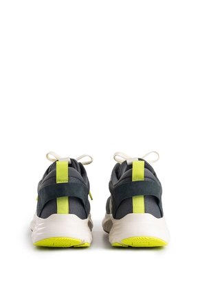 Tenis Fly Up Spirited 2.0 En Textil Y Cuero Para Hombre Contraste Tenis Fly Up Spirited 2.0 En Textil Y Cuero Para Hombre Contraste Negro 44 FLY UP