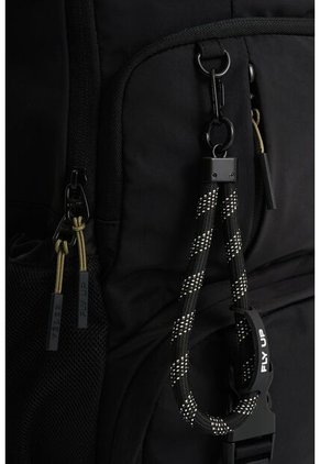 Morral De Lona Hiker Para Hombre Fly Up Morral De Lona Hiker Para Hombre Fly Up Negro FLY UP