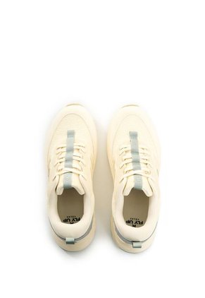 Tenis Spirited 2 Para Mujer Fly Up Tenis Spirited 2 Para Mujer Fly Up Plata 39 FLY UP