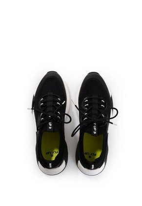 Tenis Freedom 2.0 Tejidos Para Hombre Fly Up Tenis Freedom 2.0 Tejidos Para Hombre Fly Up Negro 43 FLYUP