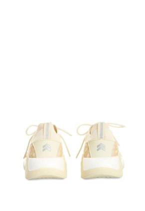 Tenis Freedom 2 Para Mujer Fly Up Tenis Freedom 2 Para Mujer Fly Up Beige 40 FLY UP