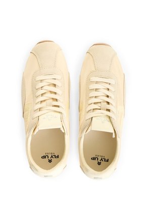 Tenis En Lona Y Carnaza Para Mujer Classic 1.0 Tenis En Lona Y Carnaza Para Mujer Classic 1.0 Arena 34 FLY UP