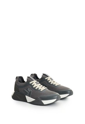 Tenis En Tejido Transpirable Y Cuero Para Mujer New Freedom 2 2.0 Tenis En Tejido Transpirable Y Cuero Para Mujer New Freedom 2 2.0 Gris 40 FLY UP