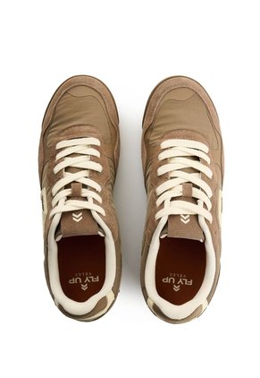 Tenis En Lona Y Gamuza Para Hombre Prime 2.0 Tenis En Lona Y Gamuza Para Hombre Prime 2.0 Tabaco 40 FLY UP