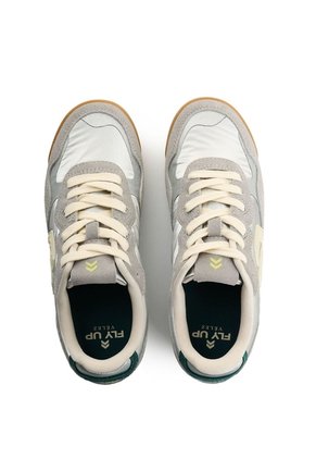 Tenis En Lona Y Gamuza Para Mujer Prime 1.0 Tenis En Lona Y Gamuza Para Mujer Prime 1.0 Plata 35 FLY UP