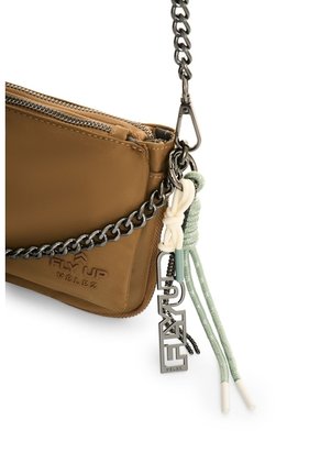 Manos Libres En Lona Para Mujer Folded Flap Voltage Manos Libres En Lona Para Mujer Folded Flap Voltage Tabaco FLY UP