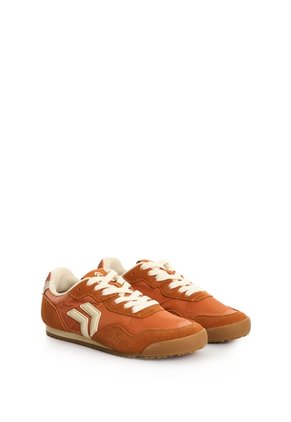 Tenis En Lona Y Gamuza Para Mujer Prime 1.0 Tenis En Lona Y Gamuza Para Mujer Prime 1.0 Naranja 34 FLY UP