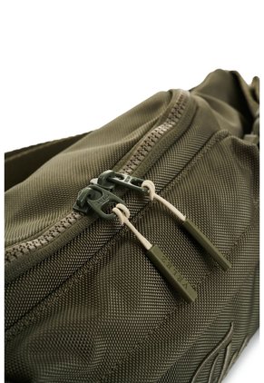 Riñonera Stripes 2.0 Para Hombre Fly Up Riñonera Stripes 2.0 Para Hombre Fly Up Verde Oliva FLY UP