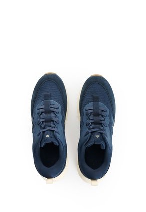 Tenis Spirited Spectrum 2.0 Para Hombre Fly Up Tenis Spirited Spectrum 2.0 Para Hombre Fly Up Azul Oscuro 42 FLY UP