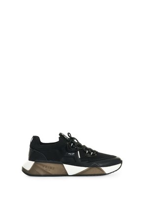 Tenis Freedom 3 2.0 Para Hombre Fly Up Tenis Freedom 3 2.0 Para Hombre Fly Up Negro 39 FLY UP