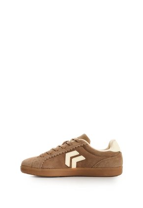 Tenis En Carnaza Para Mujer Sparkle 2 1.0 Tenis En Carnaza Para Mujer Sparkle 2 1.0 Tabaco 37 FLY UP