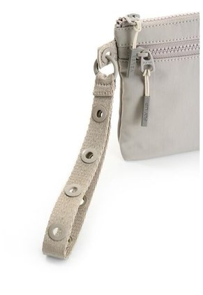 Cosmetiquera Para Mujer Flat 2 Fly Up Cosmetiquera Para Mujer Flat 2 Fly Up Gris FLY UP