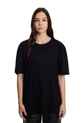 Camiseta Regular Voyage Unisex Semi Ajustada Camiseta Regular Voyage Unisex Semi Ajustada Negro XL FLY UP