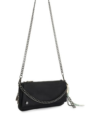 Manos Libres En Lona Para Mujer Folded Flap Voltage Manos Libres En Lona Para Mujer Folded Flap Voltage Negro FLY UP