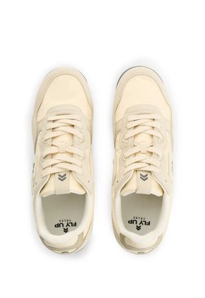 Tenis Dash En Lona Y Gamuza Para Hombre Fly Up Tenis Dash En Lona Y Gamuza Para Hombre Fly Up Arena 46 FLY UP