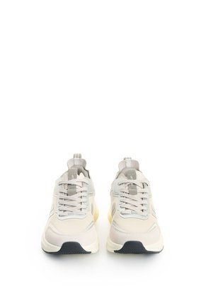 Tenis Vitality 2 1.0 Para Mujer Fly Up Tenis Vitality 2 1.0 Para Mujer Fly Up Plata 41 FLY UP