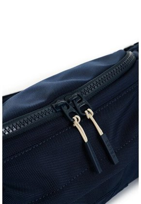 Riñonera Stripes 2.0 Para Hombre Fly Up Riñonera Stripes 2.0 Para Hombre Fly Up Azul Oscuro FLYUP