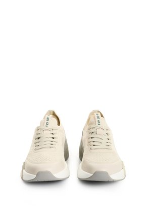 Tenis En Tejido Transpirable Y Cuero Para Mujer New Freedom 2 2.0 Tenis En Tejido Transpirable Y Cuero Para Mujer New Freedom 2 2.0 Crema 43 FLY UP