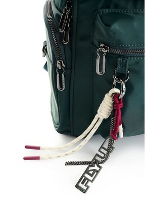 Morral En Lona Para Mujer Star 1.0 Voltage Morral En Lona Para Mujer Star 1.0 Voltage Verde FLY UP