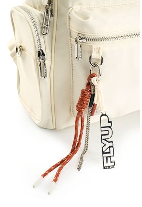 Morral En Lona Para Mujer Star 1.0 Voltage Morral En Lona Para Mujer Star 1.0 Voltage Crema FLY UP