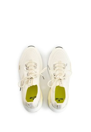 Tenis Freedom 2.0 Tejidos Para Hombre Fly Up Tenis Freedom 2.0 Tejidos Para Hombre Fly Up Blanco 43 FLY UP