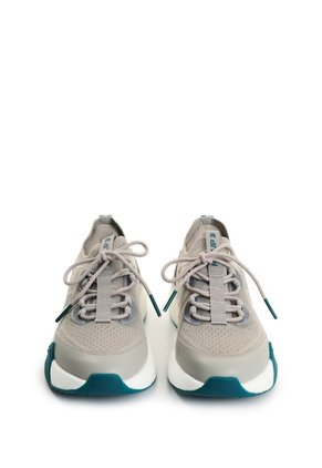 Tenis Freedom 2 Para Mujer Fly Up Tenis Freedom 2 Para Mujer Fly Up Gris 39 FLY UP